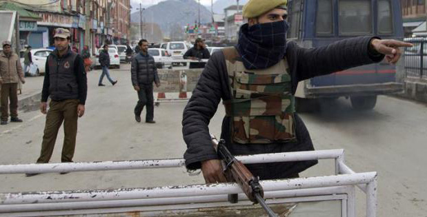 कश्मीर में हिंसक संघर्षों के बाद अतिरिक्त बल तैनात