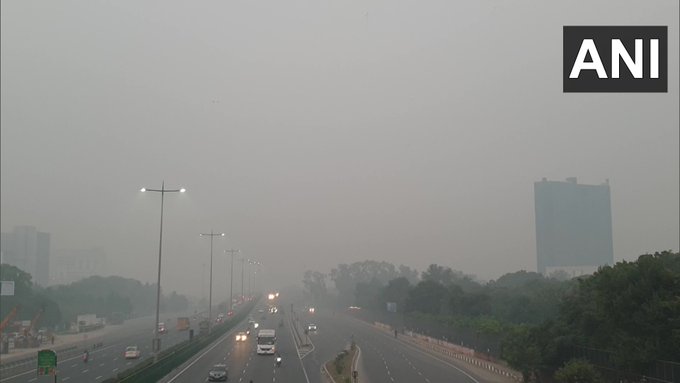 बेहद जहरीली हुई दिल्ली-एनसीआर की हवा, सीपीसीबी ने दी घर से न निकलने की सलाह