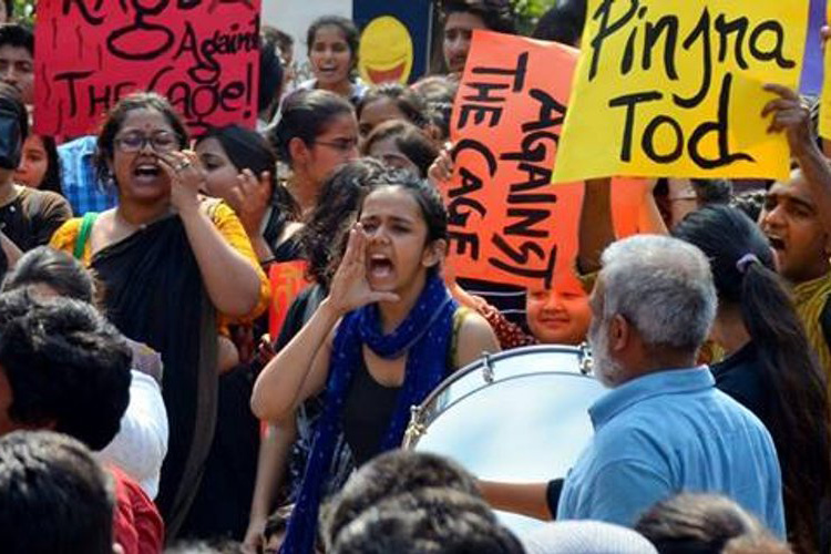 जमानत मिलने के बाद 'पिंजरा तोड़' की दो महिला कार्यकर्ता एक अन्य मामले में फिर गिरफ्तार