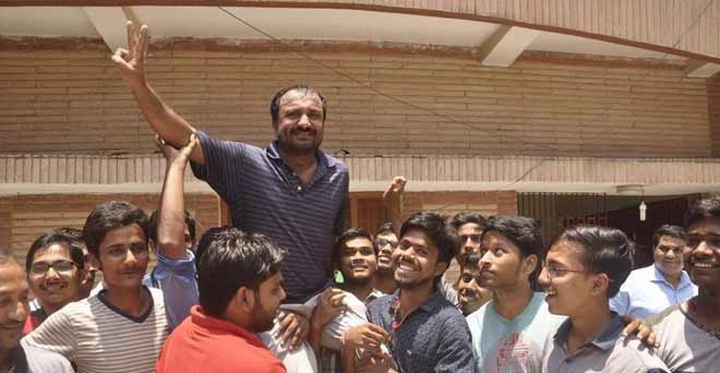 सुपर 30 के 26 छात्र आइआइटी प्रवेश परीक्षा में सफल, राहुल गांधी ने दी बधाई