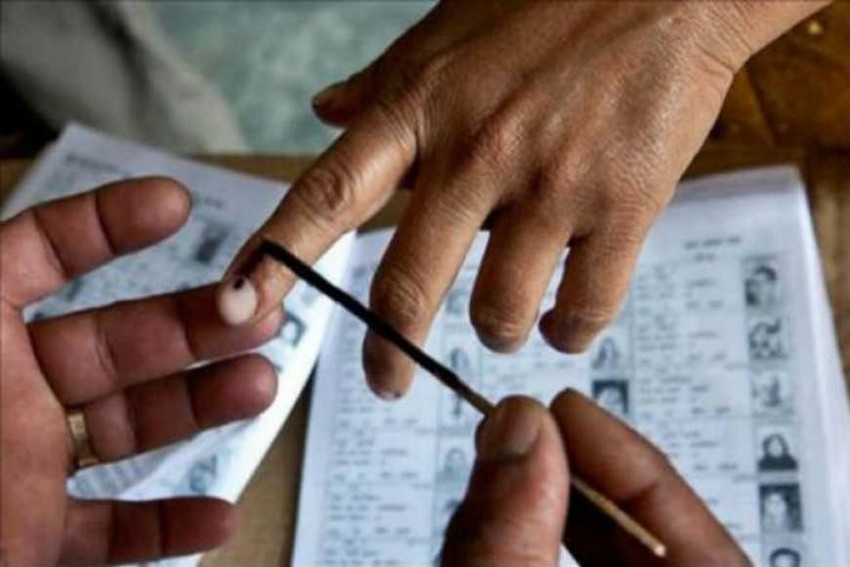 मास्क अनिवार्य, नामांकन ऑनलाइन: चुनाव आयोग ने कोरोना के दौरान मतदान के लिए जारी किए दिशानिर्देश