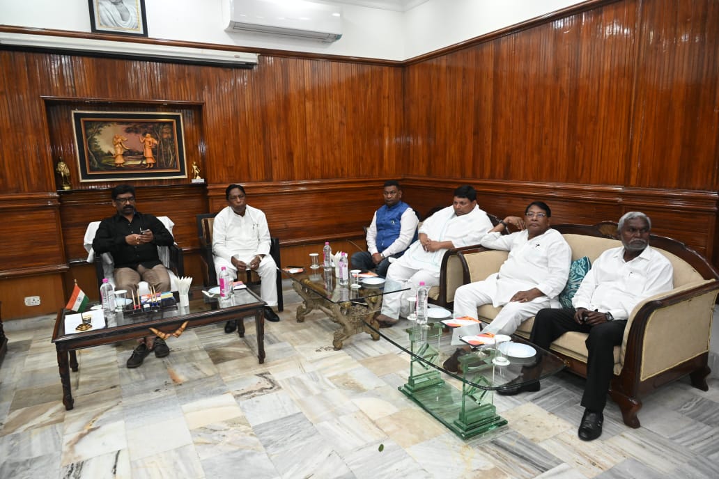 झारखंडः हेमन्त पर संकट के बीच यूपीए की बैठक, सरकार ने सूखा और विकास योजनाओं पर की चर्चा