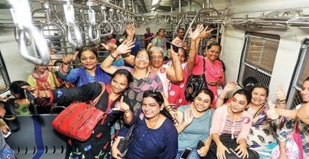 महिलाओं को रेलवे का बड़ा तोहफा, ट्रेनों में अब 'लेडीज कोच' पीछे के बजाय बीच में