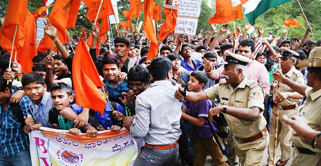 कश्‍मीर मसला : एमनेस्‍टी के खिलाफ एबीवीपी सड़क पर उतरी