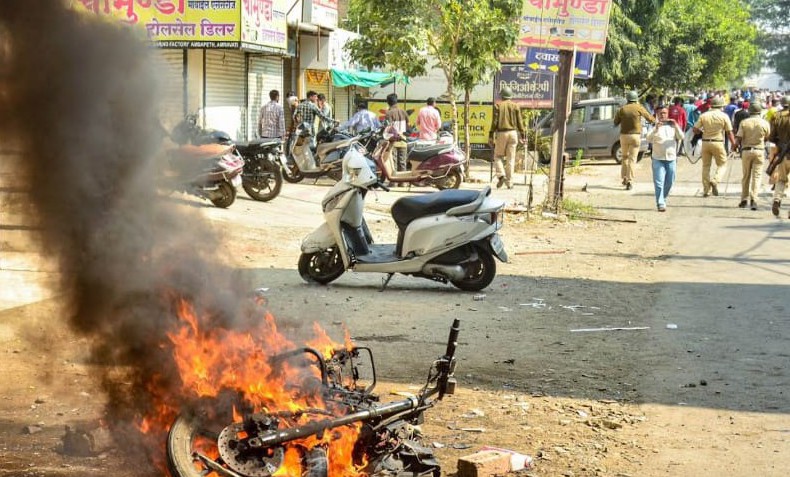 महाराष्ट्र: हिंसा के बाद अमरावती में चार दिन का कर्फ्यू, इंटरनेट बंद, सरकार विपक्ष आमने-सामने