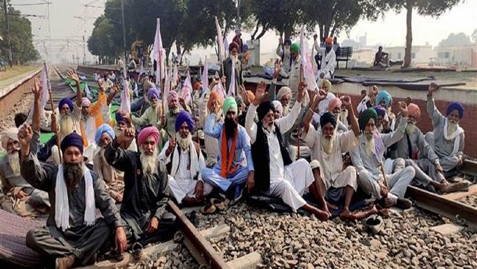 पंजाब: ट्रेन सेवा बहाल किए जाने को लेकर किसान संगठनों और सरकार के बीच बैठक बेनतीजा रही