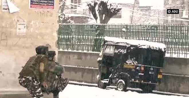 कश्मीरः दो आतंकियों के मारे जाने के बाद सुरक्षा बलों का ऑपरेशन खत्म