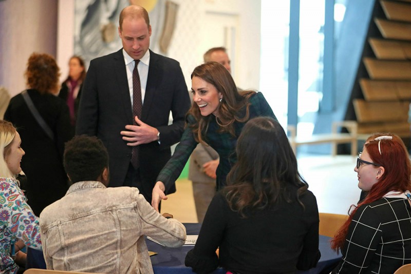 ब्रिटेन के राजकुमार विलियम और केट अपनी आधिकारिक यात्रा पर स्कॉटलैंड पहुंचे।