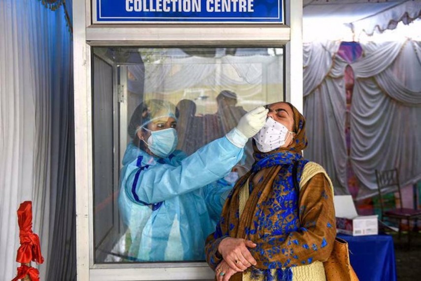 कोरोना का कहर: भारत में पहली बार एक दिन में दर्ज हुए तीन लाख से अधिक नए केस, पिछले 24 घंटे में 2104 की मौत