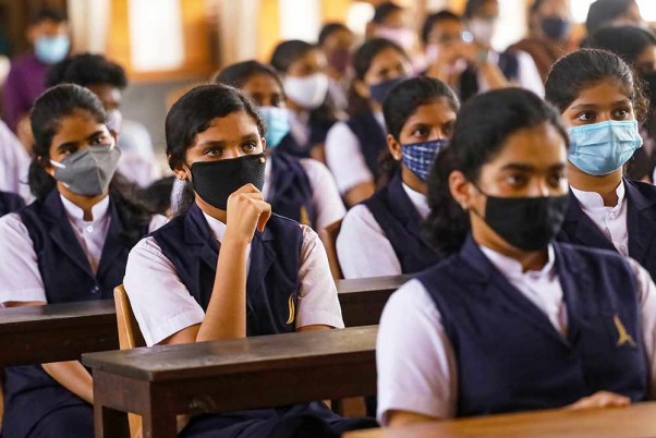 अब उत्तर प्रदेश में सभी स्कूल और कोचिंग संस्थान 30 अप्रैल तक बंद लेकिन पूर्व निर्धारित परीक्षाएं की जा सकती हैं आयोजित