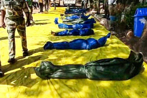 गढ़चिरौली में पुलिस के साथ मुठभेड़ में मारे गए 13 नक्सलियों के शव