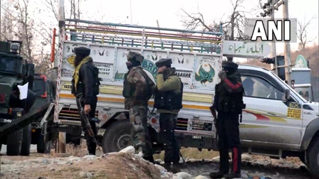 जम्मू-कश्मीर: शोपियां में दो आतंकी ढेर, मौके से हथियार बरामद, इलाके में तलाशी अभियान जारी