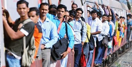 2014 के बाद घटे रोजगार, रेलवे की एक नौकरी के लिए 200 दावेदार