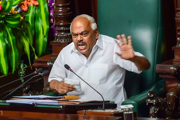 कर्नाटक में कांग्रेस-जेडीएस के 14 बागी विधायक अयोग्य, सोमवार को भाजपा के लिए बहुमत पाना आसान