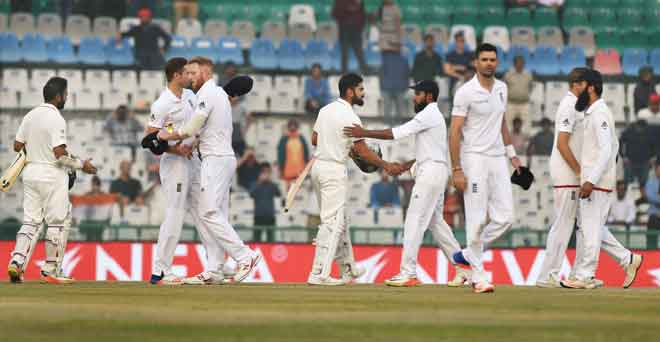 भारत ने इंग्लैंड को आठ विकेट से हराया
