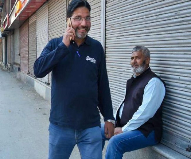 कश्मीर में पोस्ट पेड मोबाइल सेवा शुरू होने के कुछ घंटों बाद एसएमएस सेवाएं रोकीं
