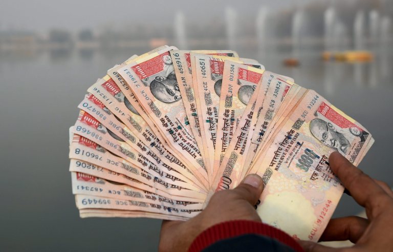 नोटबंदी के बाद जमा 3-4 लाख करोड़ रुपये की राशि में कर चोरी का संदेह
