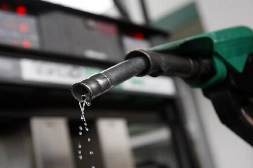 चुनावी नतीजों के बाद बढ़े तेल के दाम, दिल्ली में पेट्रोल 70.29 रु प्रति लीटर हुआ