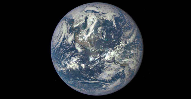 नासा के एपिक कैमरे से पृथ्वी की अनूठी तस्वीर