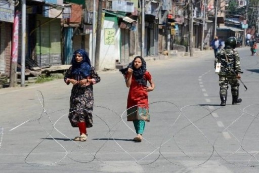 जम्मू-कश्मीर में पोस्टपेड मोबाइल फोन से प्रतिबंध हटा, सोमवार दोपहर से शुरू हो जाएंगी सर्विसेज