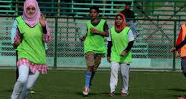 कश्‍मीर की पत्‍थरबाज लड़की अब देश के लिए चाहती है फुटबाल खेलना