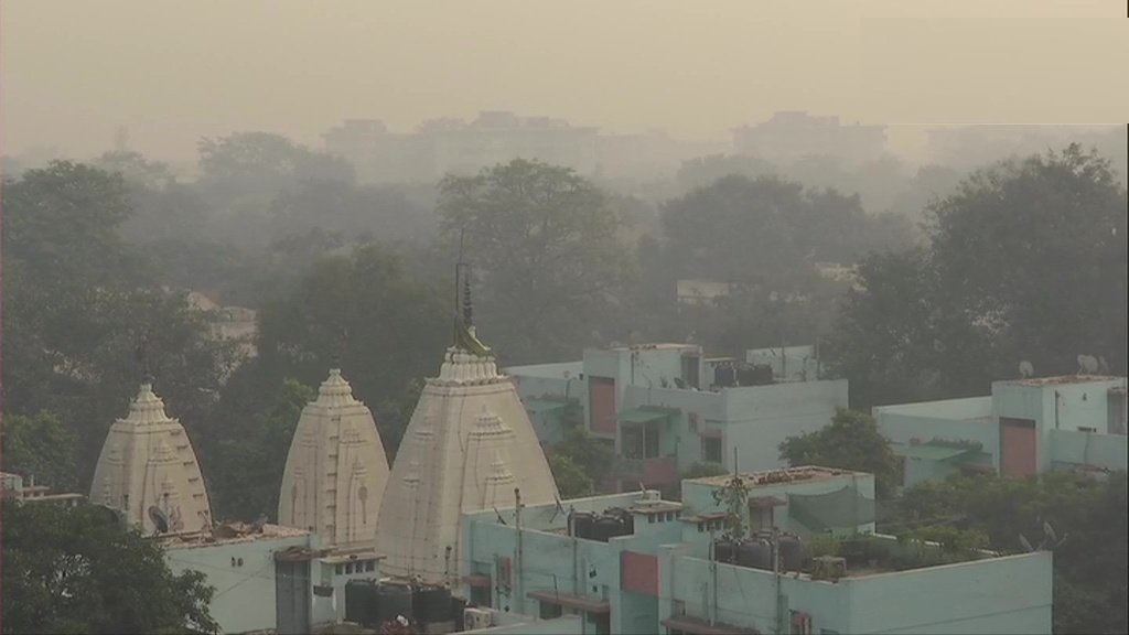 दिल्ली और एनसीआर में फिर एक बार बढ़ता दिखा प्रदूषण का स्तर, धुंध की चादर में लिपटे कई इलाके