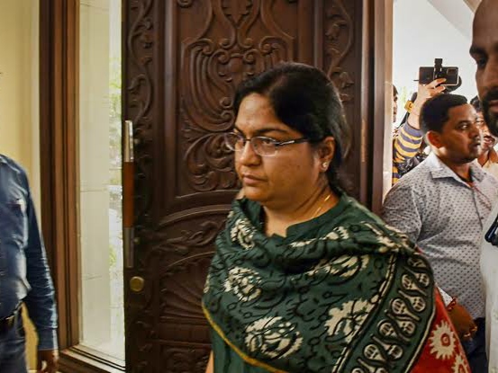 वरिष्‍ठ निलंबित आईएएस अधिकारी पूजा सिंघल को सुप्रीम कोर्ट से राहत, बेटी की बीमारी के नाम पर एक माह की मिली अंतरिम जमानत