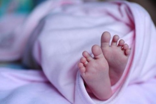 कोलकाता: मां के साथ बिस्तर पर सो रही थी 23 दिन की बच्ची, तकिये से दबने से हुई मौत