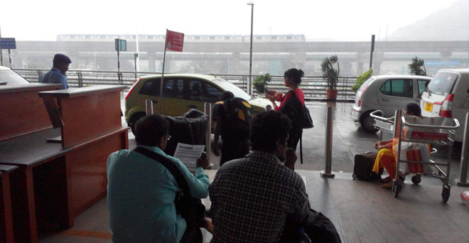 वरदा ने 10 की ली जान : चेन्नई में अब सामान्य हो रहे हालात, विमान सेवा शुरू