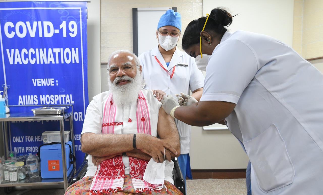 प्रधानमंत्री नरेंद्र मोदी ने लगवाई कोरोना वैक्सीन, आज से आम लोगों के लिए वैक्सीनेशन शुरू