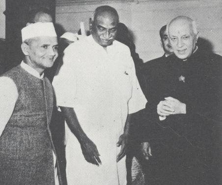 प.जवाहरलाल नेहरू और के कामराज के साथ लाल बहादुर शास्त्री