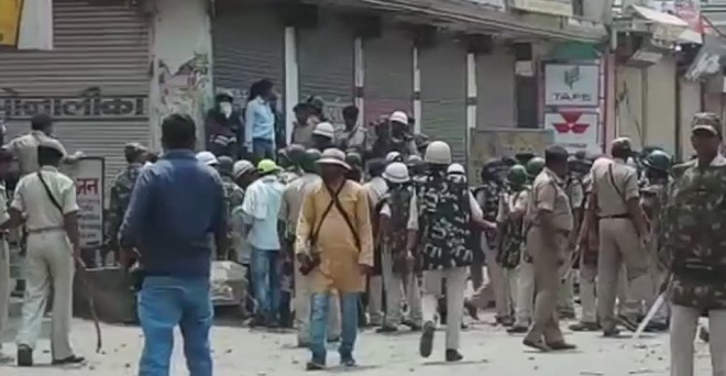 बिहार के गया में 'भारत बंद' के दौरान पुलिस पर किया गया पथराव