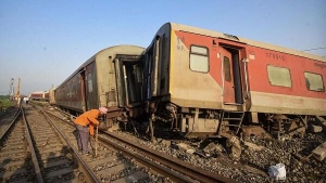 बिहार ट्रेन हादसा: डरे-सहमे यात्रियों ने सुनाई खौफ़नाक दास्तान