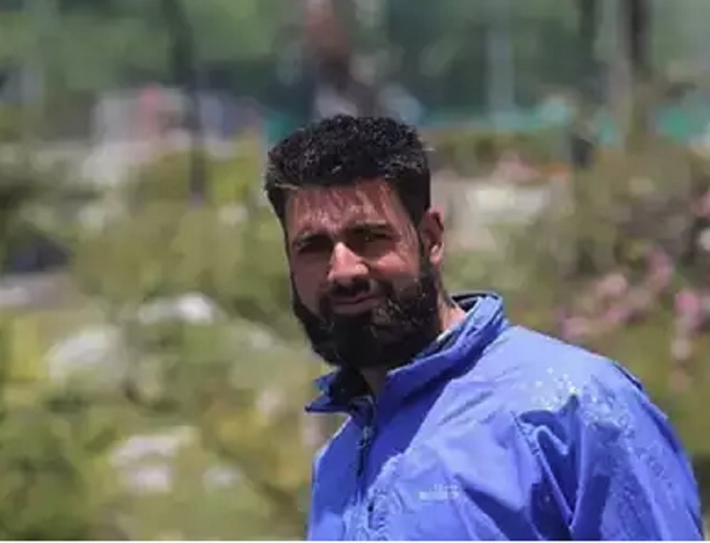 5 पर्यटकों को बचाकर जान गंवाने वाले कश्मीरी गाइड का शव बरामद, राज्यपाल ने कहा- असली हीरो