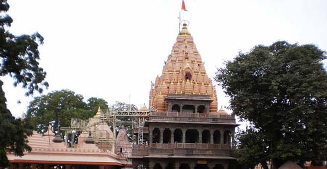 महाकाल मंदिर में कीड़े लगे ड्रायफ्रूट का प्रसाद!