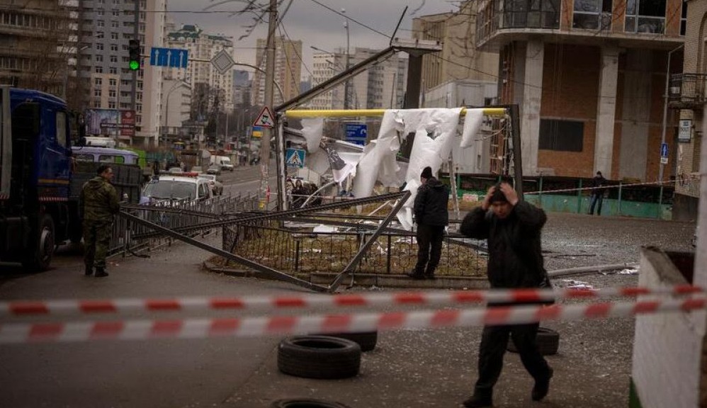 रूस यूक्रेन युद्ध: यूक्रेन के स्कूल में बम विस्फोट में 60 से अधिक लोगों के मारे जाने की आशंका, जाने अहम बातें