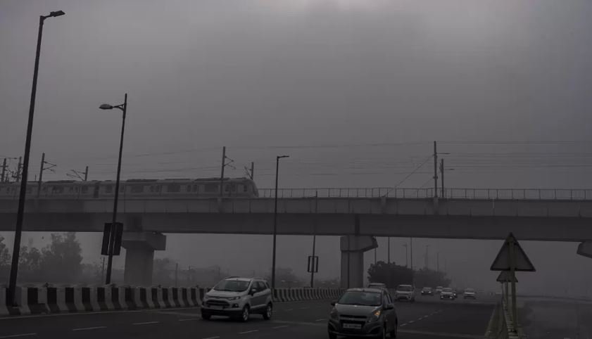 दिल्ली में शीतलहर का प्रकोप दूसरे दिन भी जारी, घना कोहरा छाया, जल्द राहत मिलने के आसार