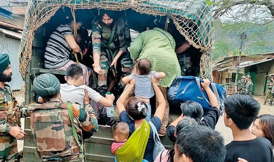 मणिपुर : छात्रों और आरएएफ के बीच झड़प के बाद इंफाल में स्थिति शांत लेकिन तनावपूर्ण