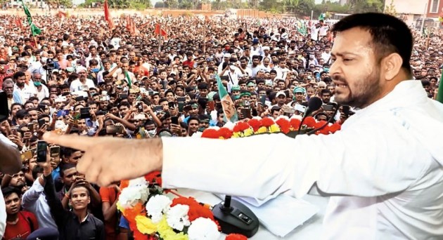 बिहार चुनाव: तेजस्वी की दावेदारी में तो दम, सरकारी नौकरी का वादा दिखा सकता है कमाल