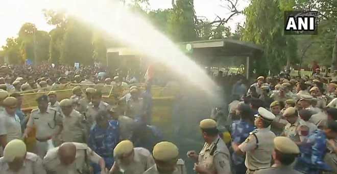 JNU छात्रों के प्रदर्शन के दौरान महिला पत्रकार से दुर्व्यहार के लिए दिल्ली पुलिस ने माफी मांगी