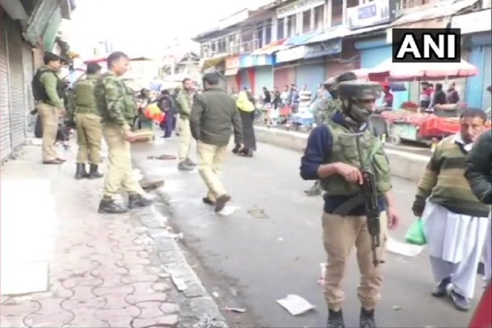 जम्मू-कश्मीर के बारामूला में ज्वैलरी स्टोर पर आतंकियों ने किया हमला