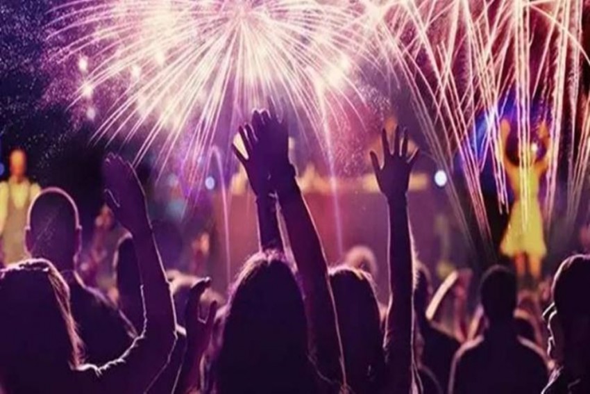 नए साल के जश्न को लगी 'ओमिक्रोन' की नजर, कई राज्यों में लगी पाबंदियां, पार्टी करने से पहले जान लें ये गाइडलाइंस