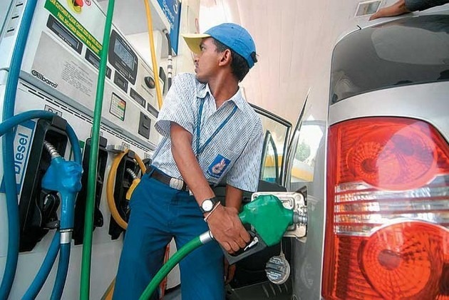 पेट्रोल-डीजल की कीमत घटा सकता है यह राज्य, पीएम मोदी की गुजारिश के बाद चर्चा जोरों पर