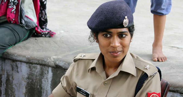 भाजपा विधायक की दबंगई, महिला आईपीएस को सोशल मीडिया पर मिला समर्थन