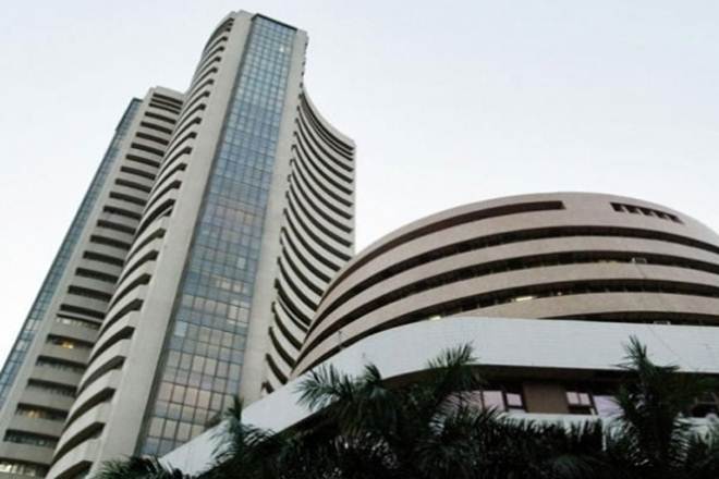 बजट के बाद बड़ी गिरावट के साथ बंद शेयर बाजार, सेंसेक्स 900 से अधिक तो निफ्टी 373.95 अंक टूटा
