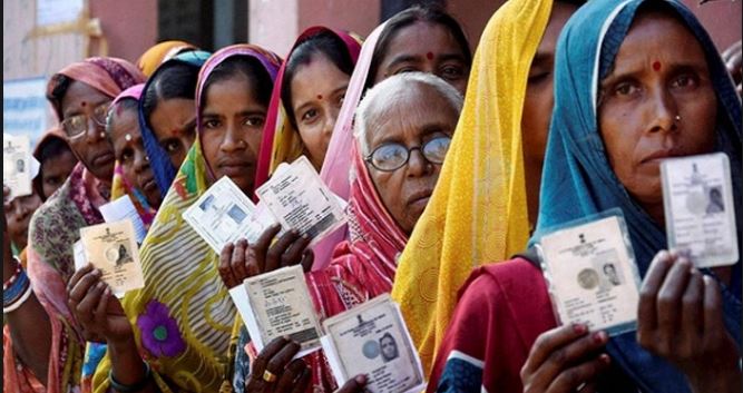 हिमाचल विधानसभा चुनाव: 68 सीटों पर मतदान जारी, वीरभद्र ने बहुमत मिलने का किया दावा