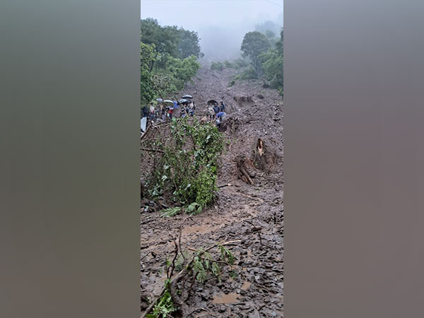 हिमाचल प्रदेश: सोलन में बादल फटने, शिमला में भूस्खलन के बाद 16 लोगों की मौत