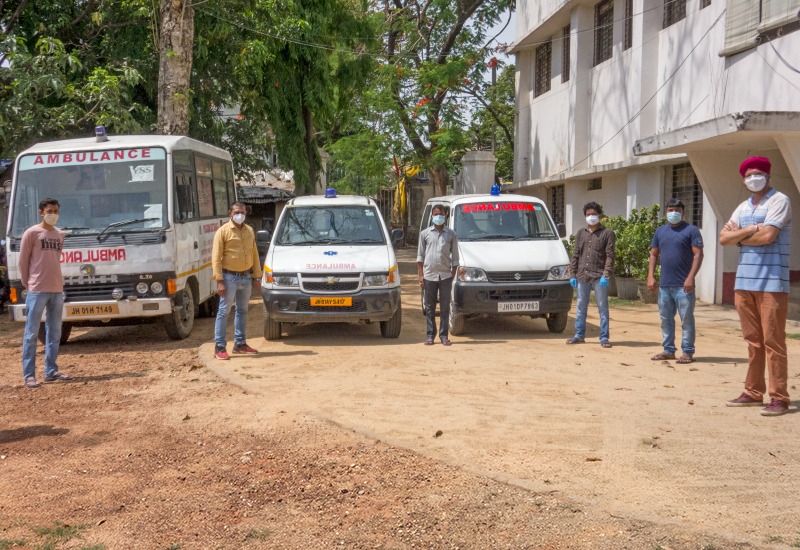 कोरोना संक्रमितों की मदद में जुटे सन्‍यासी, देश के 25 शहरों में चल रहा योगदा सत्‍संग का काम