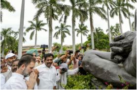 लोकसभा सदस्यता बहाल होने पर राहुल गांधी का संसद में स्वागत, INDIA गठबंधन के नेताओं ने इस तरह जाहिर की खुशी