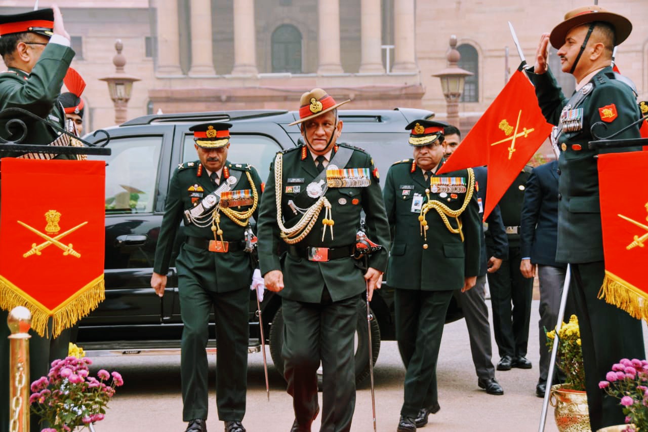 सेना प्रमुख के तौर पर विदाई के दौरान भारत के पहले चीफ ऑफ डिफेंस स्टाफ जनरल बिपिन रावत